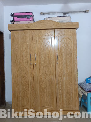 মালেয়শিয়ান বোর্ডের আলমারি